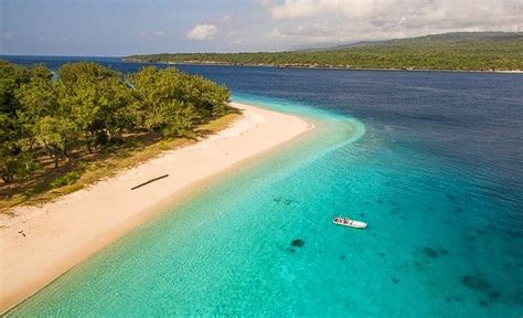 Pantai Pasir Putih Timor Leste